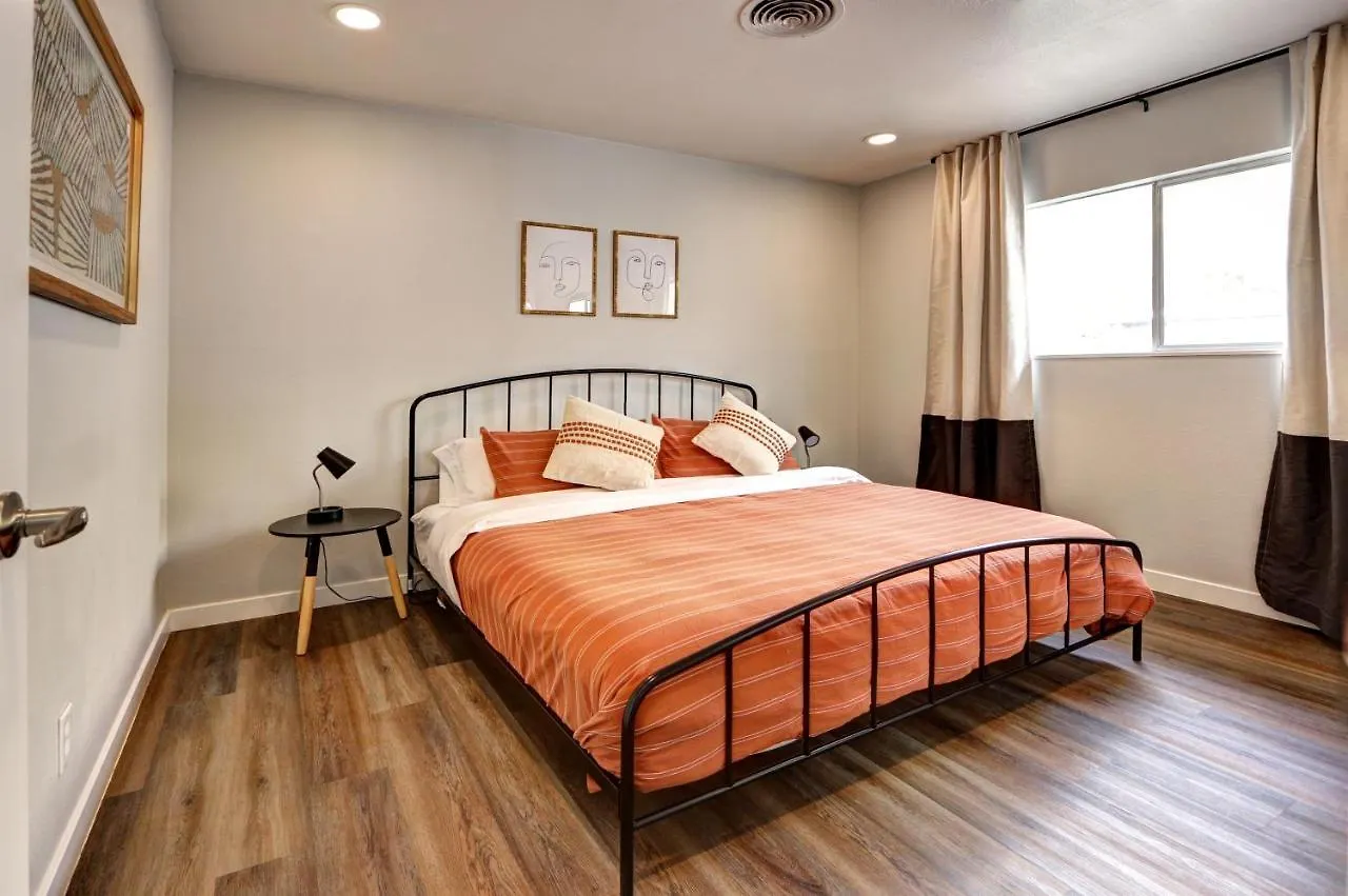 Luxury 3-Bed Home Near The Strip W/ A Poker Table Las Vegas