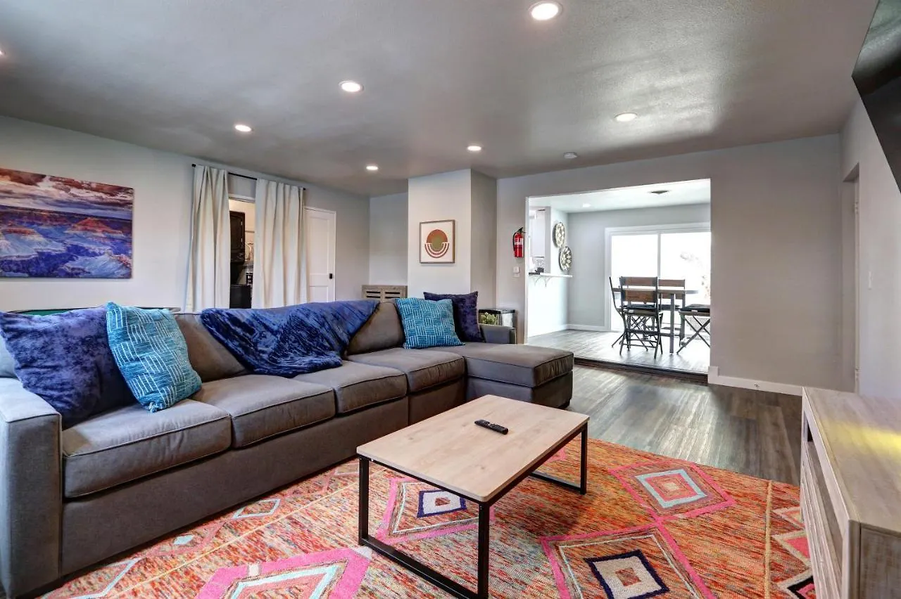 Tatil Evi Luxury 3-Bed Home Near The Strip W/ A Poker Table Las Vegas